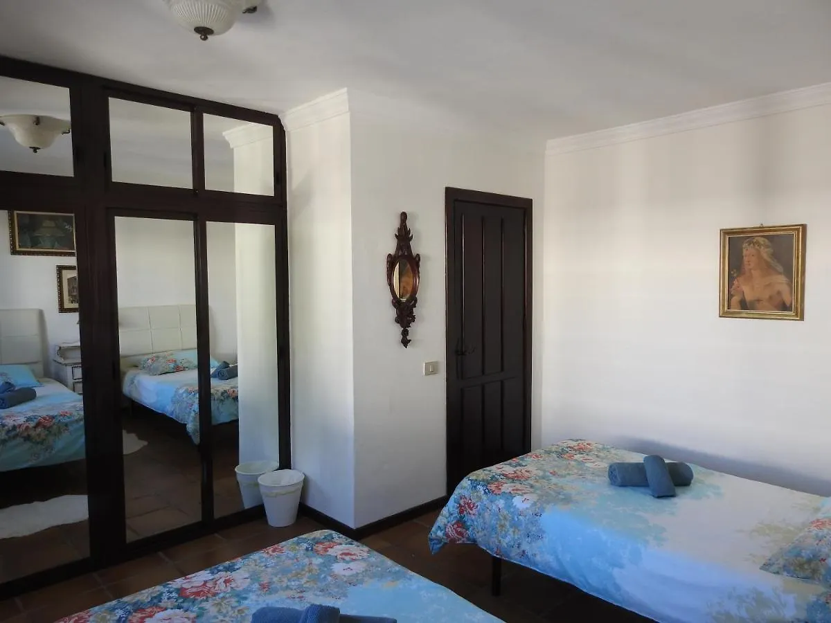 Habitaciones Dona Cris Puerto del Carmen  Guest house Puerto del Carmen (Lanzarote)